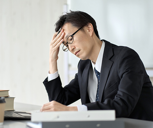 発注先の選定に時間がかかり、業務が逼迫している。